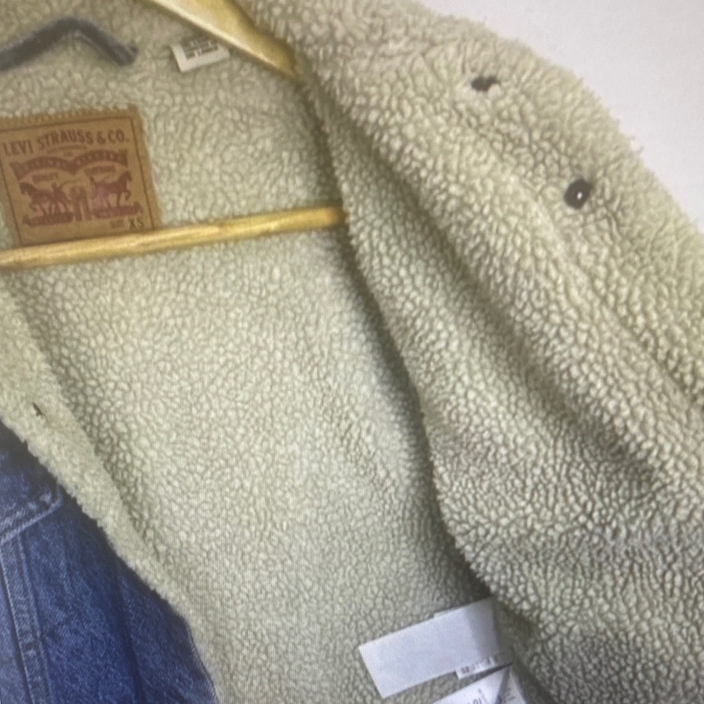 Levi's Blue Denim Jacket with Cream Sherpa Collar - Picture 6 of 7